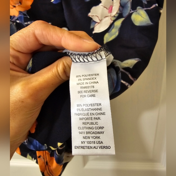 Navy Floral Button-up Shirt | Size Medium - Picture 7 of 7